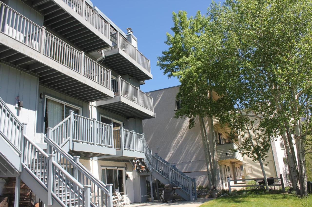 New Listing! Amazing Lake And Mountain Views At This Dillon Condo! Condo Exterior photo