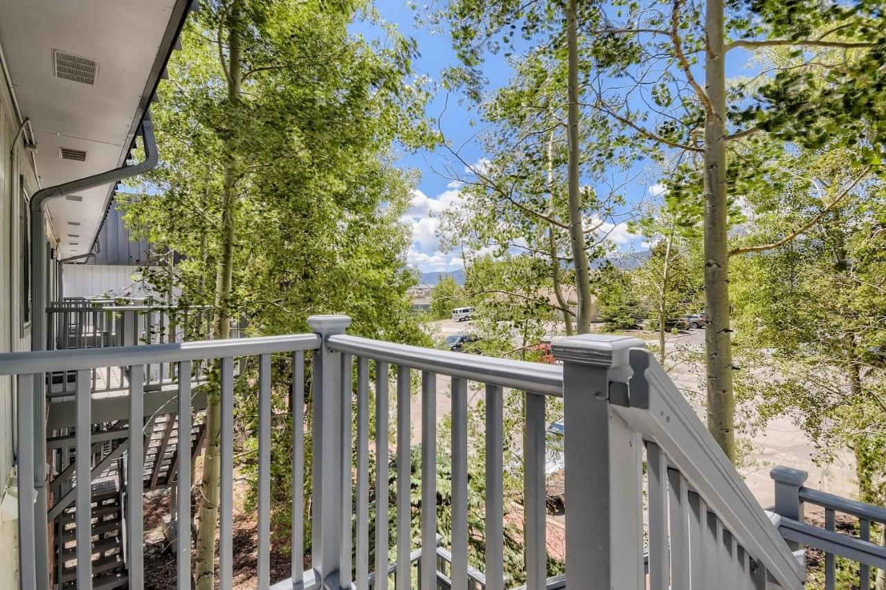 New Listing! Amazing Lake And Mountain Views At This Dillon Condo! Condo Exterior photo